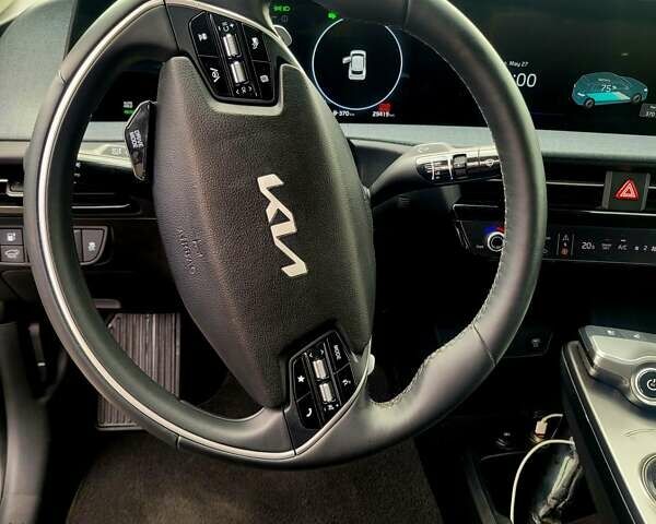 Сірий Кіа EV6, об'ємом двигуна 0 л та пробігом 29 тис. км за 22899 $, фото 30 на Automoto.ua