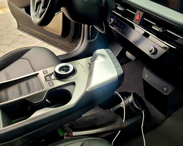 Сірий Кіа EV6, об'ємом двигуна 0 л та пробігом 29 тис. км за 22899 $, фото 42 на Automoto.ua