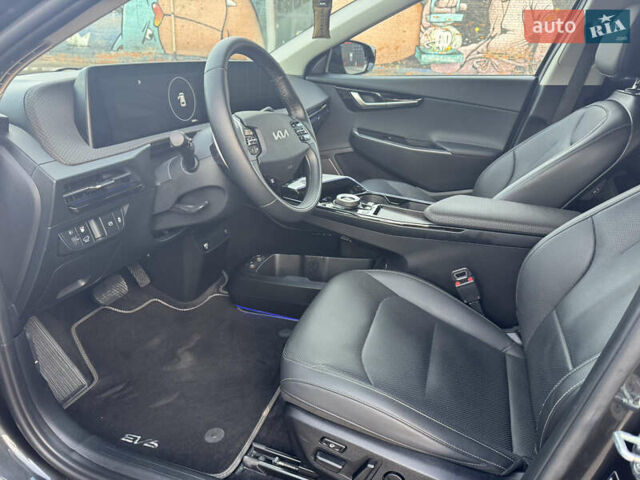 Серый Киа EV6, объемом двигателя 0 л и пробегом 54 тыс. км за 27250 $, фото 28 на Automoto.ua