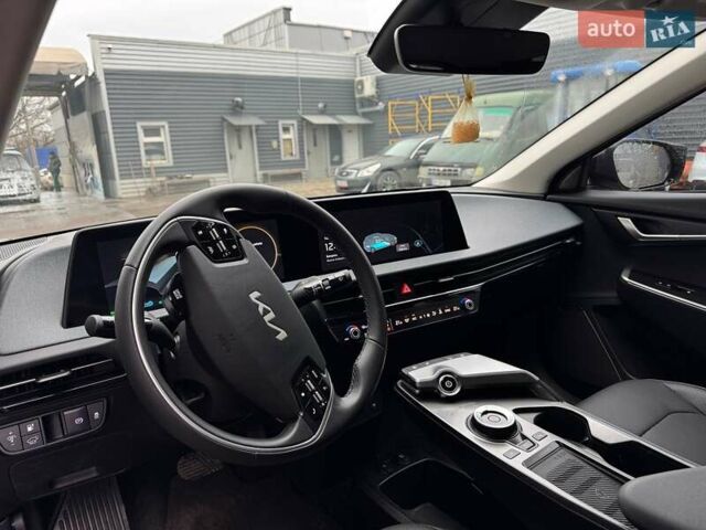 Серый Киа EV6, объемом двигателя 0 л и пробегом 20 тыс. км за 26600 $, фото 3 на Automoto.ua