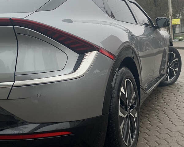Серый Киа EV6, объемом двигателя 0 л и пробегом 171 тыс. км за 20950 $, фото 5 на Automoto.ua