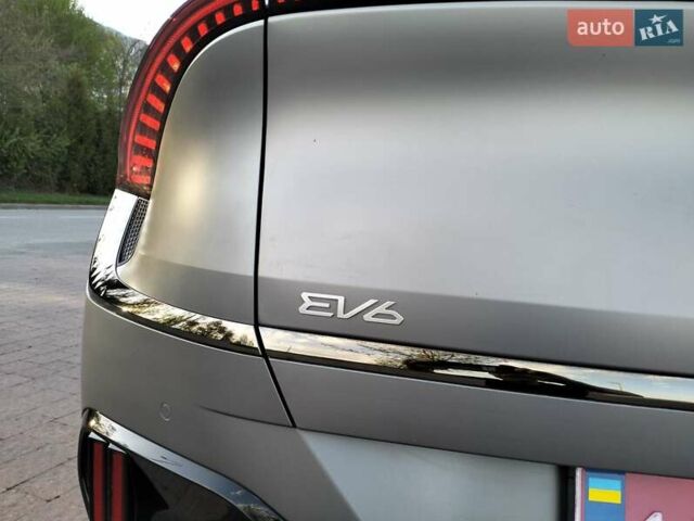 Серый Киа EV6, объемом двигателя 0 л и пробегом 18 тыс. км за 33000 $, фото 3 на Automoto.ua