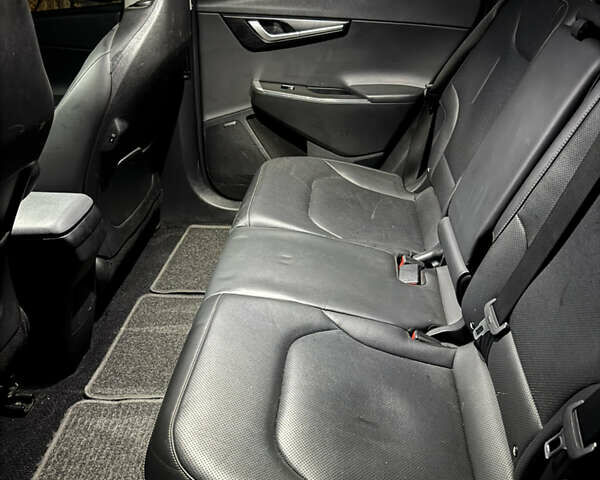 Сірий Кіа EV6, об'ємом двигуна 0 л та пробігом 169 тис. км за 20800 $, фото 8 на Automoto.ua