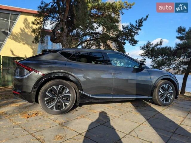 Сірий Кіа EV6, об'ємом двигуна 0 л та пробігом 140 тис. км за 23800 $, фото 4 на Automoto.ua