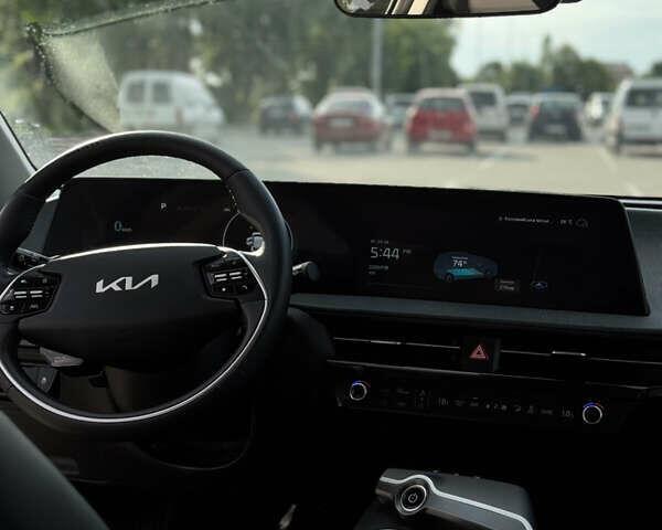Сірий Кіа EV6, об'ємом двигуна 0 л та пробігом 14 тис. км за 22950 $, фото 24 на Automoto.ua