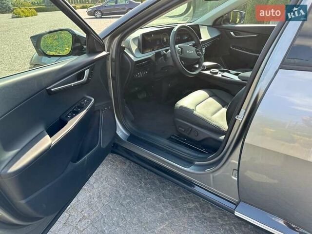 Серый Киа EV6, объемом двигателя 0 л и пробегом 47 тыс. км за 27999 $, фото 20 на Automoto.ua