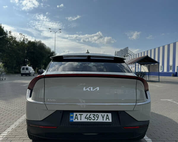 Сірий Кіа EV6, об'ємом двигуна 0 л та пробігом 14 тис. км за 22950 $, фото 12 на Automoto.ua