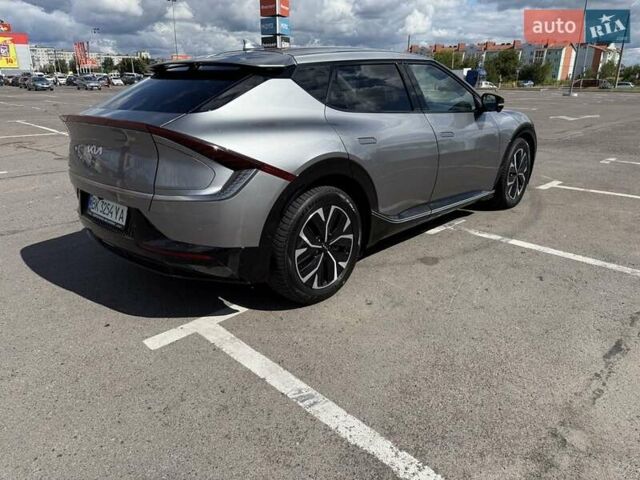 Серый Киа EV6, объемом двигателя 0 л и пробегом 43 тыс. км за 27999 $, фото 2 на Automoto.ua
