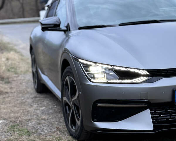 Серый Киа EV6, объемом двигателя 0 л и пробегом 32 тыс. км за 32200 $, фото 6 на Automoto.ua