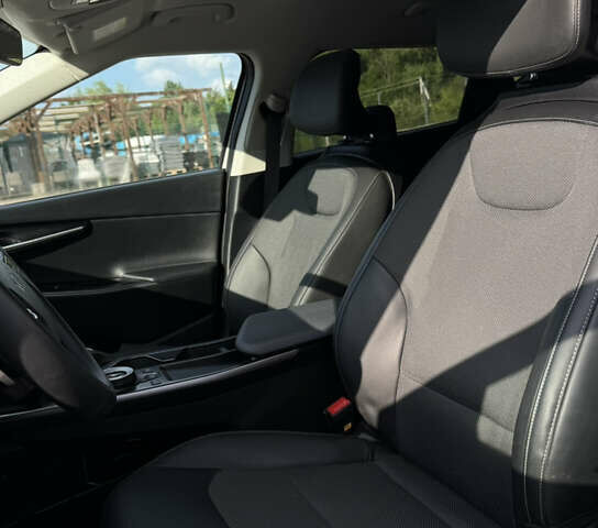 Сірий Кіа EV6, об'ємом двигуна 0 л та пробігом 14 тис. км за 22950 $, фото 26 на Automoto.ua