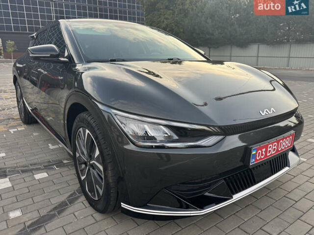 Серый Киа EV6, объемом двигателя 0 л и пробегом 54 тыс. км за 27250 $, фото 6 на Automoto.ua