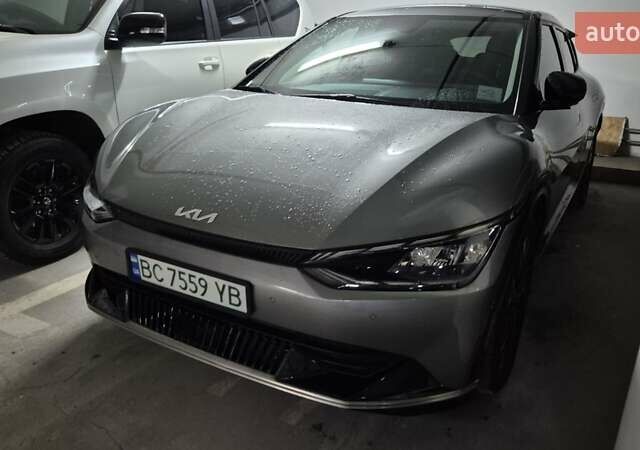Серый Киа EV6, объемом двигателя 0 л и пробегом 47 тыс. км за 26000 $, фото 3 на Automoto.ua