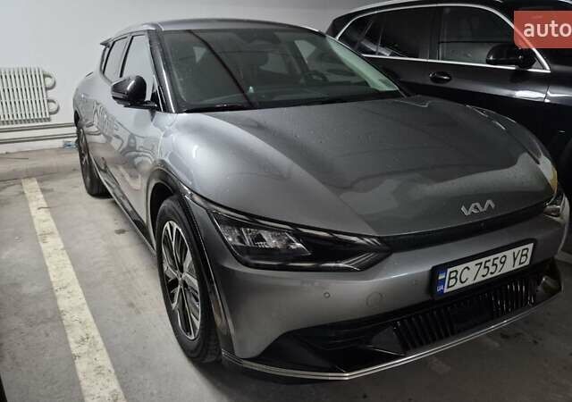 Серый Киа EV6, объемом двигателя 0 л и пробегом 53 тыс. км за 25500 $, фото 4 на Automoto.ua