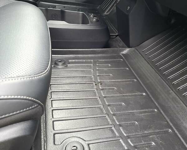 Серый Киа EV6, объемом двигателя 0 л и пробегом 120 тыс. км за 23500 $, фото 25 на Automoto.ua