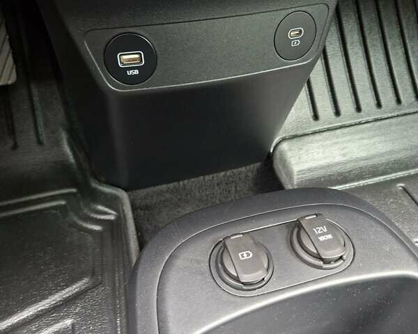 Серый Киа EV6, объемом двигателя 0 л и пробегом 120 тыс. км за 23500 $, фото 24 на Automoto.ua