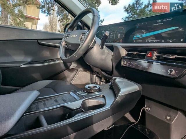 Сірий Кіа EV6, об'ємом двигуна 0 л та пробігом 140 тис. км за 23800 $, фото 46 на Automoto.ua