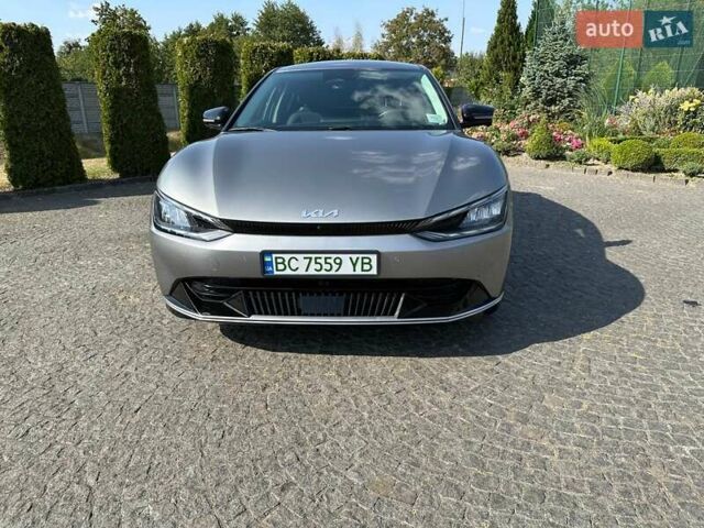 Серый Киа EV6, объемом двигателя 0 л и пробегом 47 тыс. км за 27999 $, фото 1 на Automoto.ua