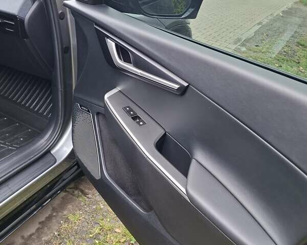 Серый Киа EV6, объемом двигателя 0 л и пробегом 120 тыс. км за 23500 $, фото 27 на Automoto.ua