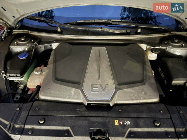 Сірий Кіа EV6, об'ємом двигуна 0 л та пробігом 169 тис. км за 20800 $, фото 6 на Automoto.ua