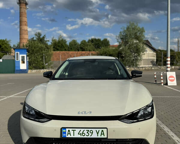 Сірий Кіа EV6, об'ємом двигуна 0 л та пробігом 14 тис. км за 22950 $, фото 8 на Automoto.ua