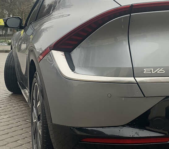 Серый Киа EV6, объемом двигателя 0 л и пробегом 171 тыс. км за 20950 $, фото 4 на Automoto.ua