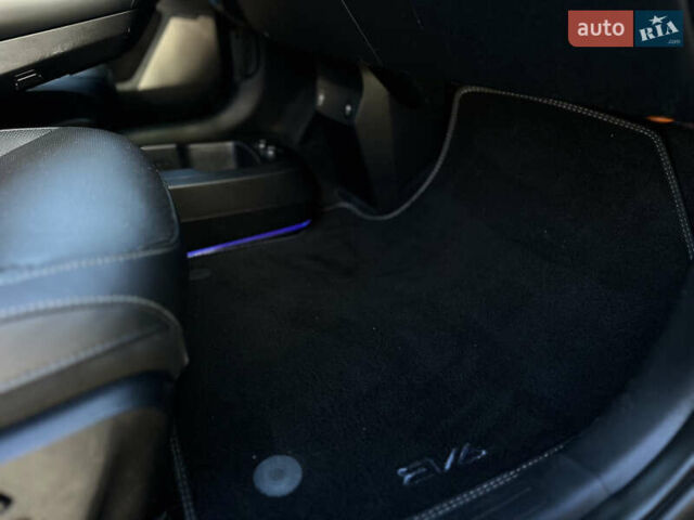 Сірий Кіа EV6, об'ємом двигуна 0 л та пробігом 150 тис. км за 26000 $, фото 47 на Automoto.ua
