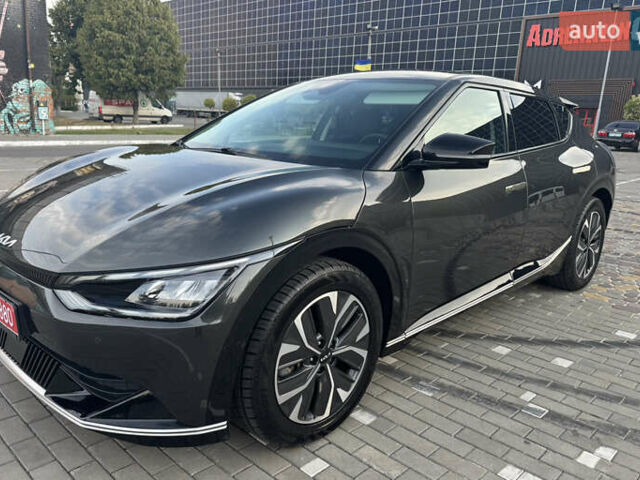 Серый Киа EV6, объемом двигателя 0 л и пробегом 54 тыс. км за 27250 $, фото 3 на Automoto.ua