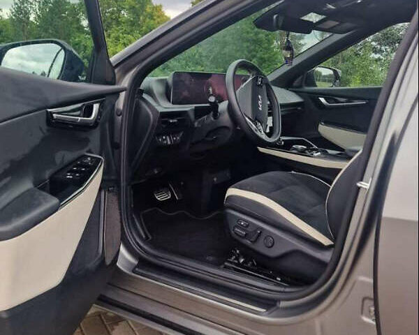 Серый Киа EV6, объемом двигателя 0 л и пробегом 62 тыс. км за 23700 $, фото 8 на Automoto.ua