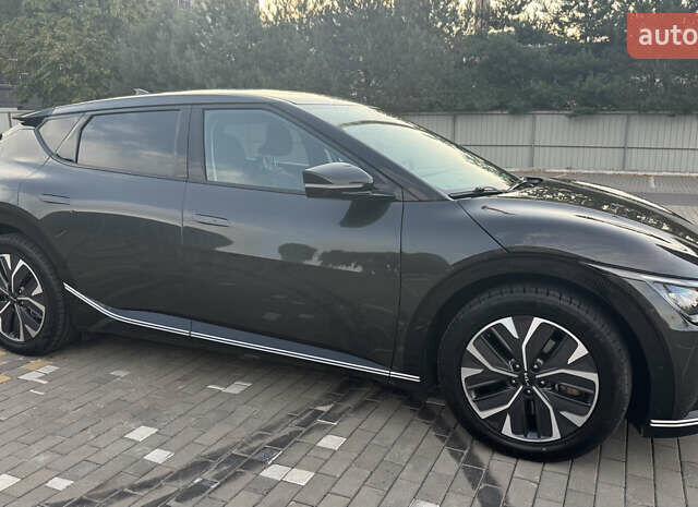 Серый Киа EV6, объемом двигателя 0 л и пробегом 54 тыс. км за 27250 $, фото 8 на Automoto.ua