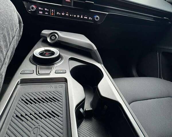Серый Киа EV6, объемом двигателя 0 л и пробегом 20 тыс. км за 26600 $, фото 4 на Automoto.ua