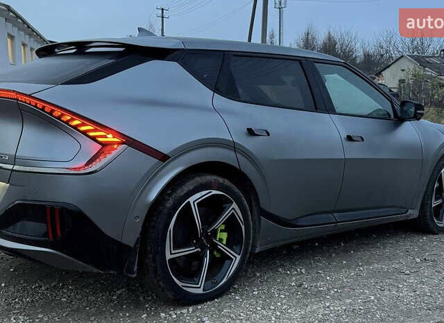 Серый Киа EV6, объемом двигателя 0 л и пробегом 18 тыс. км за 26500 $, фото 3 на Automoto.ua