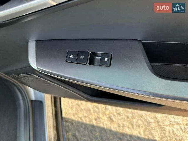 Серый Киа EV6, объемом двигателя 0 л и пробегом 47 тыс. км за 27999 $, фото 38 на Automoto.ua