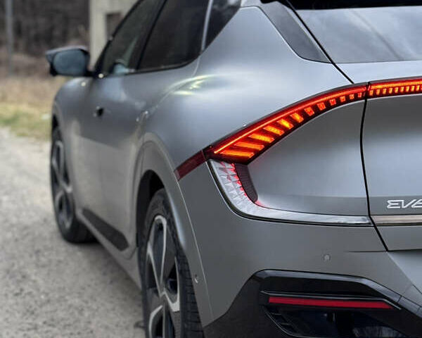 Серый Киа EV6, объемом двигателя 0 л и пробегом 32 тыс. км за 32200 $, фото 5 на Automoto.ua