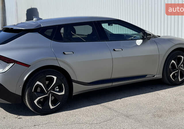Серый Киа EV6, объемом двигателя 0 л и пробегом 32 тыс. км за 32200 $, фото 2 на Automoto.ua