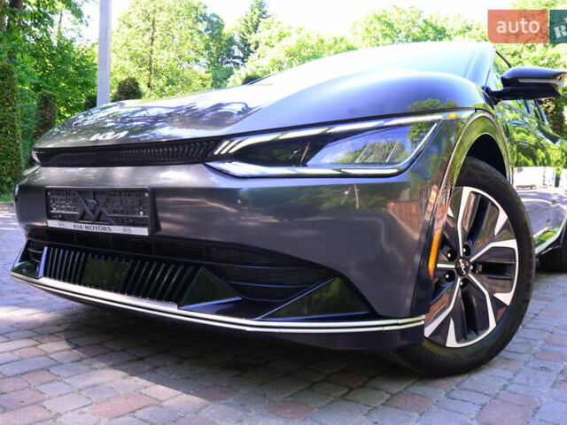 Серый Киа EV6, объемом двигателя 0 л и пробегом 76 тыс. км за 21850 $, фото 2 на Automoto.ua