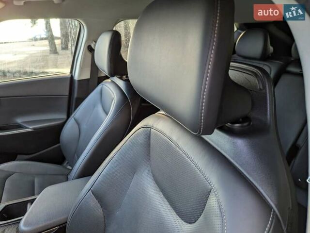 Сірий Кіа EV6, об'ємом двигуна 0 л та пробігом 140 тис. км за 23800 $, фото 10 на Automoto.ua