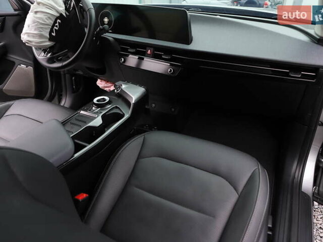 Сірий Кіа EV6, об'ємом двигуна 0 л та пробігом 67 тис. км за 15899 $, фото 33 на Automoto.ua