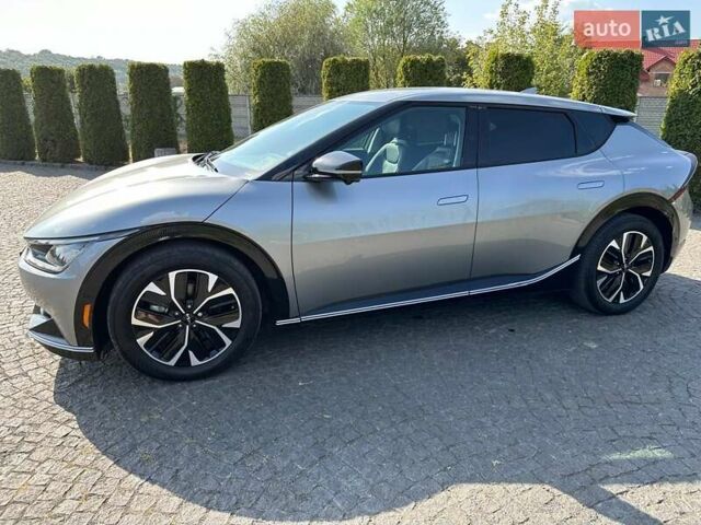 Серый Киа EV6, объемом двигателя 0 л и пробегом 47 тыс. км за 27999 $, фото 5 на Automoto.ua