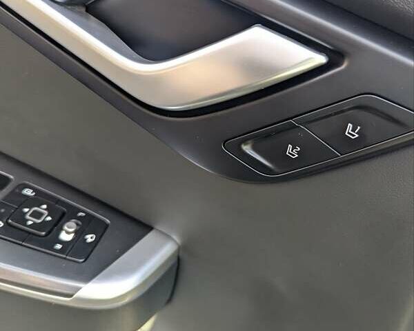 Сірий Кіа EV6, об'ємом двигуна 0 л та пробігом 140 тис. км за 23800 $, фото 9 на Automoto.ua