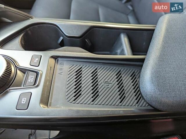 Сірий Кіа EV6, об'ємом двигуна 0 л та пробігом 140 тис. км за 23800 $, фото 22 на Automoto.ua
