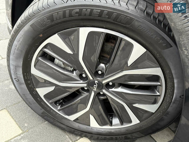 Серый Киа EV6, объемом двигателя 0 л и пробегом 47 тыс. км за 26900 $, фото 30 на Automoto.ua