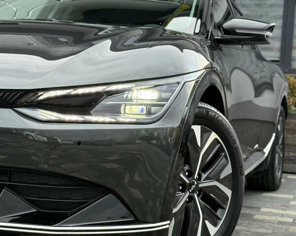 Серый Киа EV6, объемом двигателя 0 л и пробегом 47 тыс. км за 26900 $, фото 12 на Automoto.ua