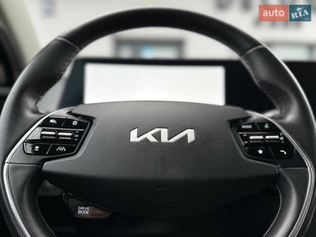 Серый Киа EV6, объемом двигателя 0 л и пробегом 47 тыс. км за 26900 $, фото 93 на Automoto.ua