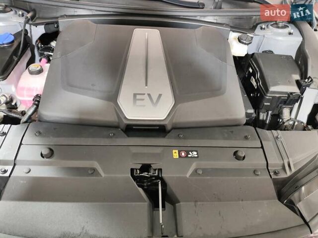 Серый Киа EV6, объемом двигателя 0 л и пробегом 3 тыс. км за 29903 $, фото 28 на Automoto.ua