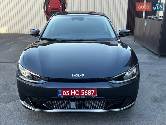 Серый Киа EV6, объемом двигателя 0 л и пробегом 53 тыс. км за 28700 $, фото 2 на Automoto.ua