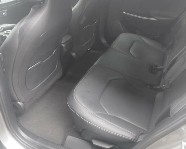 Серый Киа EV6, объемом двигателя 0 л и пробегом 46 тыс. км за 25500 $, фото 3 на Automoto.ua