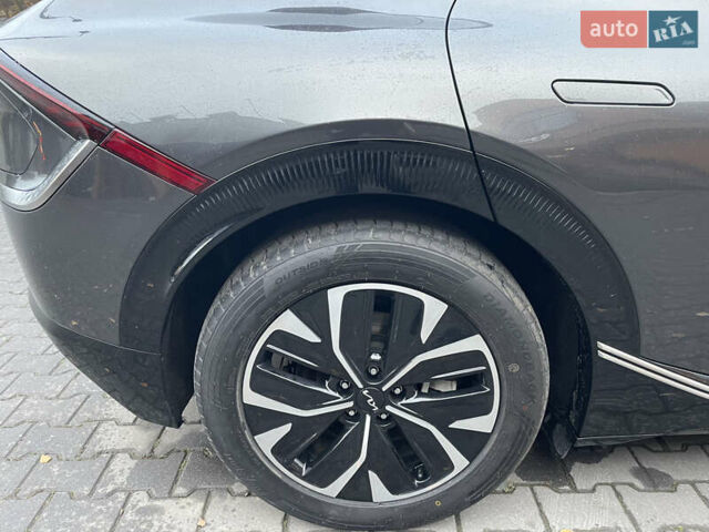 Серый Киа EV6, объемом двигателя 0 л и пробегом 68 тыс. км за 26500 $, фото 25 на Automoto.ua