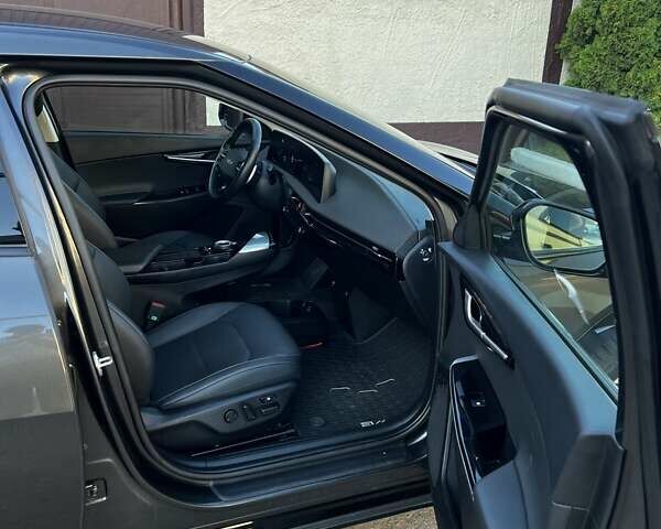 Серый Киа EV6, объемом двигателя 0 л и пробегом 53 тыс. км за 28700 $, фото 19 на Automoto.ua