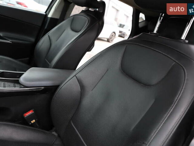 Сірий Кіа EV6, об'ємом двигуна 0 л та пробігом 310 тис. км за 16899 $, фото 33 на Automoto.ua