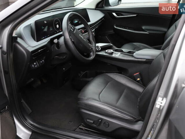 Сірий Кіа EV6, об'ємом двигуна 0 л та пробігом 310 тис. км за 16899 $, фото 31 на Automoto.ua